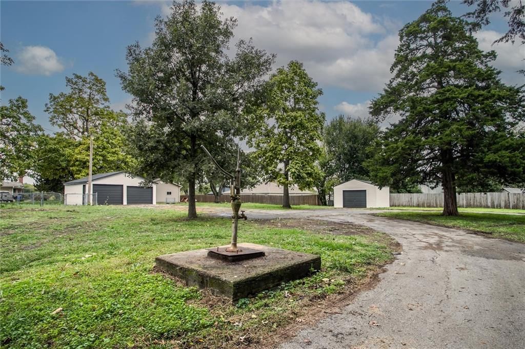 Photo 30 of 30 - 24050 W 55th Street, Shawnee, KS 66226