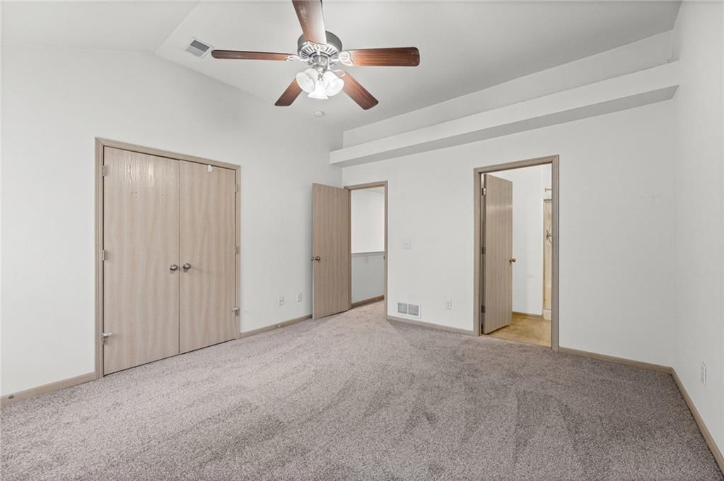 Photo 22 of 36 - 1623 SW Mission Road, Lee's Summit, MO 64081
