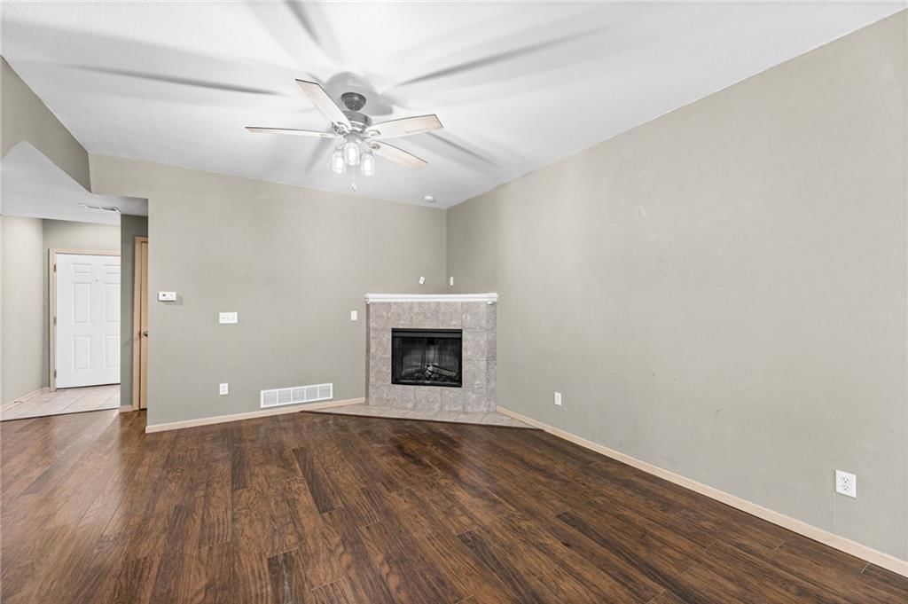 Photo 7 of 36 - 1623 SW Mission Road, Lee's Summit, MO 64081