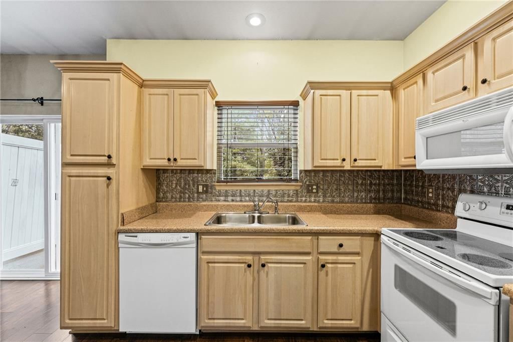 Photo 13 of 36 - 1623 SW Mission Road, Lee's Summit, MO 64081