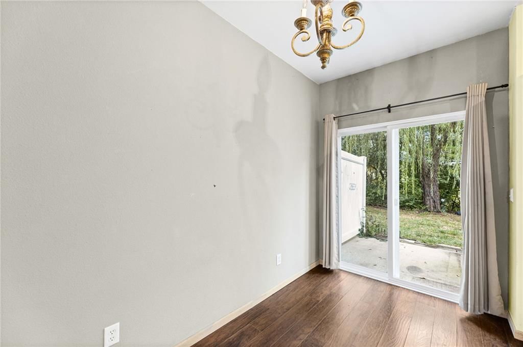 Photo 8 of 36 - 1623 SW Mission Road, Lee's Summit, MO 64081