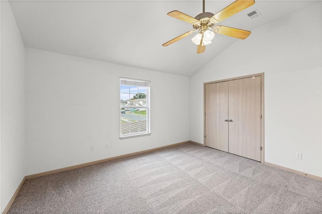 Carpet at 1623 SW Mission Road, Lee's Summit, MO 64081