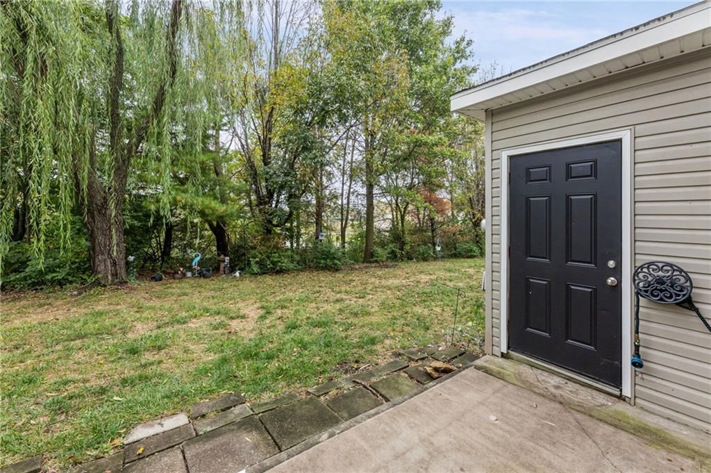 Photo 30 of 36 - 1623 SW Mission Road, Lee's Summit, MO 64081