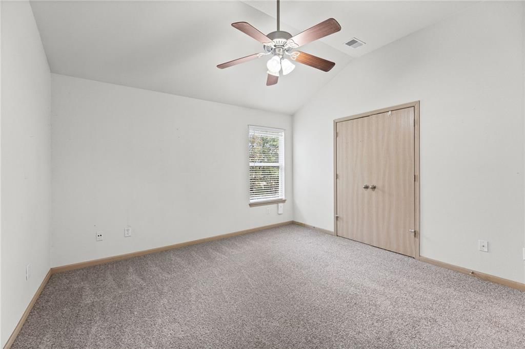 Photo 23 of 36 - 1623 SW Mission Road, Lee's Summit, MO 64081