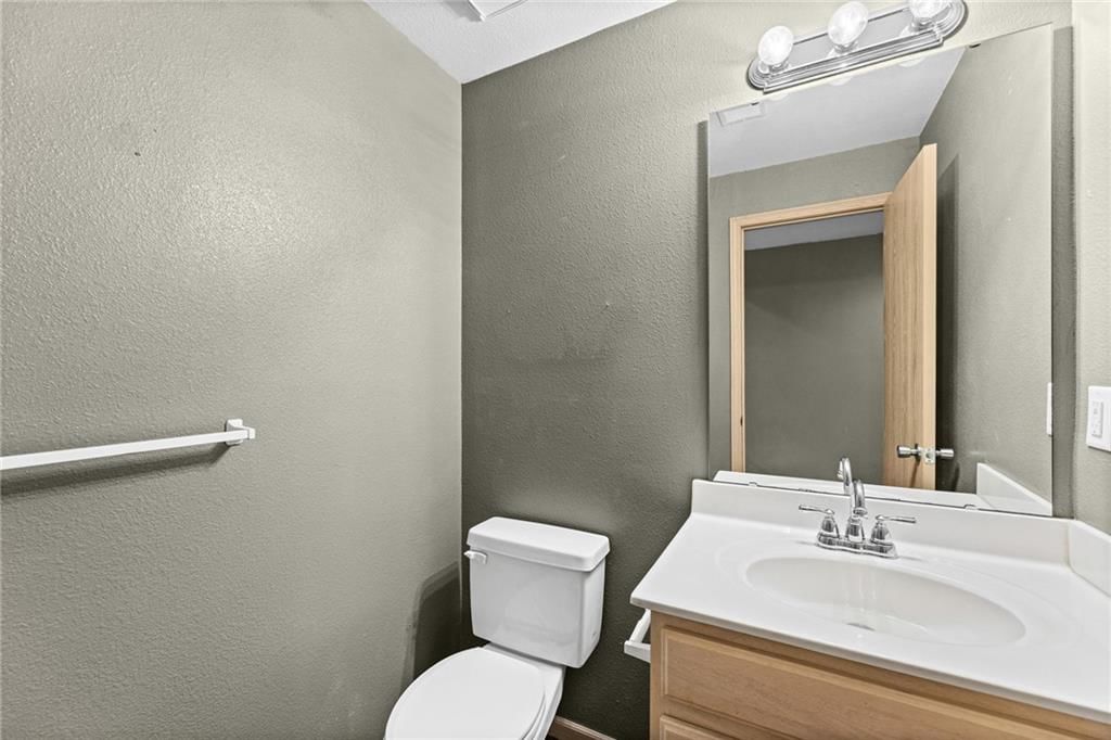 Photo 4 of 36 - 1623 SW Mission Road, Lee's Summit, MO 64081