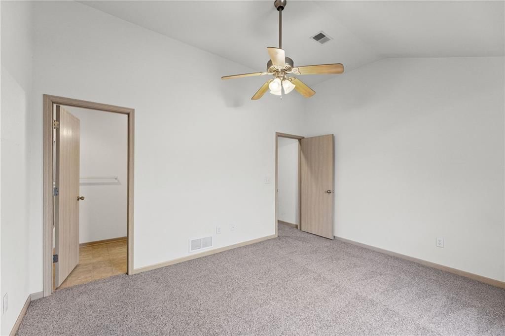 Photo 17 of 36 - 1623 SW Mission Road, Lee's Summit, MO 64081
