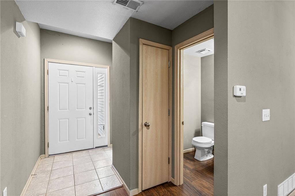 1623 SW Mission Road, Lee's Summit, MO: listing photo 3