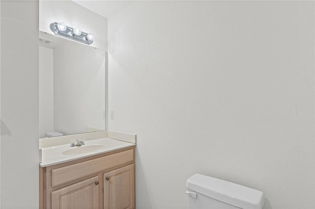 Photo 19 of 36 - 1623 SW Mission Road, Lee's Summit, MO 64081