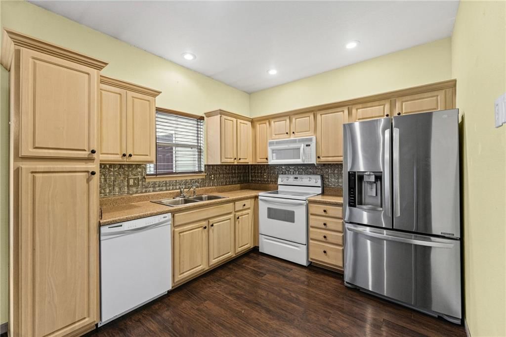 Photo 12 of 36 - 1623 SW Mission Road, Lee's Summit, MO 64081
