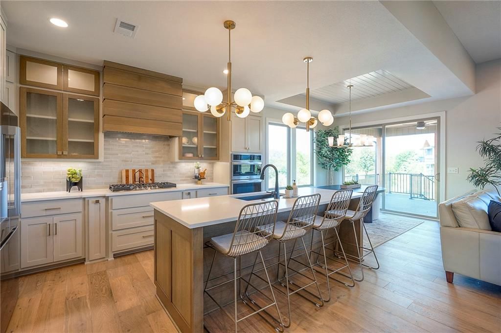 917 Twisted Oak Road, Greenwood, MO: listing photo 3