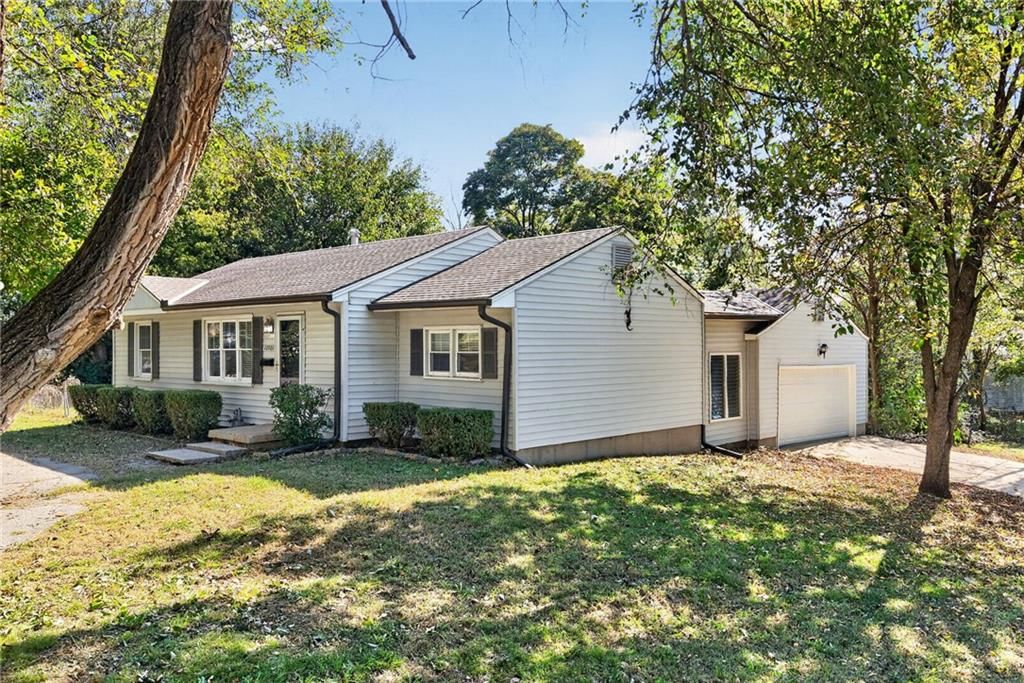 10901 E 81st Terrace, Raytown, MO: listing photo 3