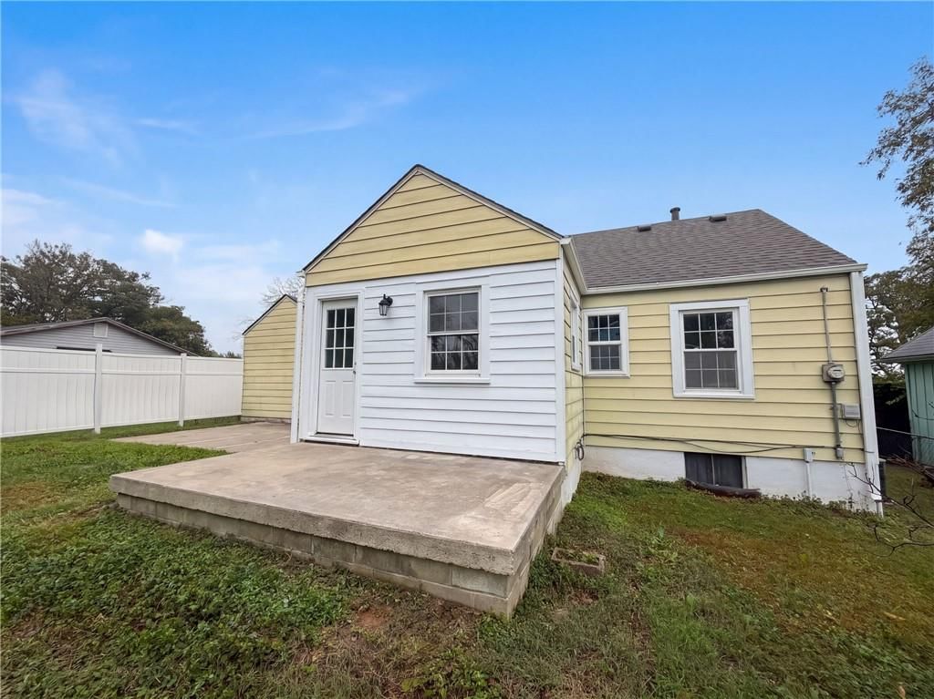 Photo 11 of 13 - 10308 E 39th Street, Kansas City, MO 64133