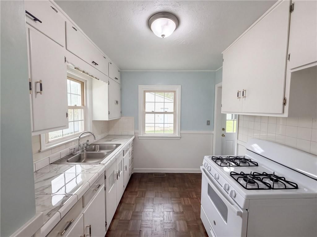 10308 E 39th Street, Kansas City, MO: listing photo 2