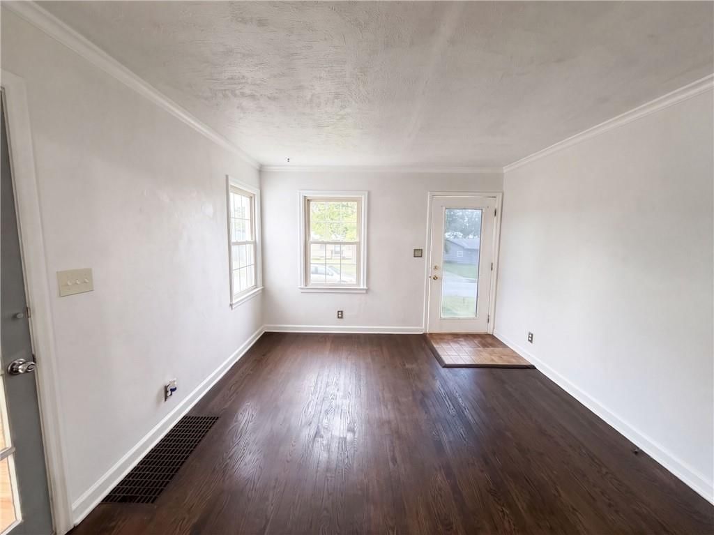 Photo 6 of 13 - 10308 E 39th Street, Kansas City, MO 64133