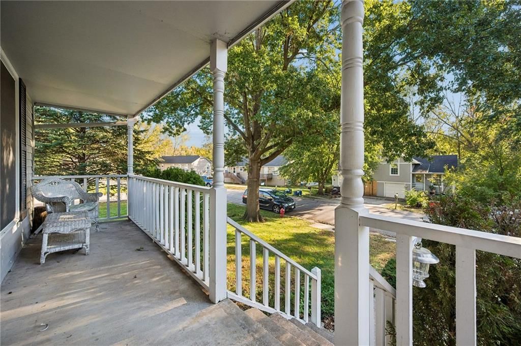 6906 N CHAS Drive, Pleasant Valley, MO: listing photo 3