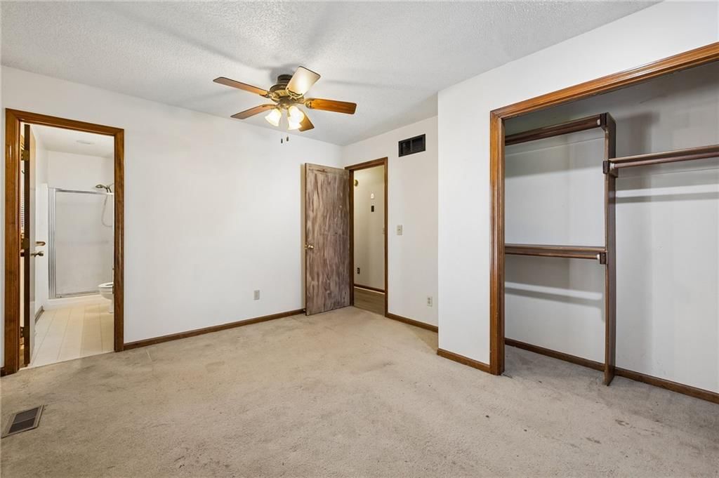 Photo 14 of 30 - 6906 N CHAS Drive, Pleasant Valley, MO 64068