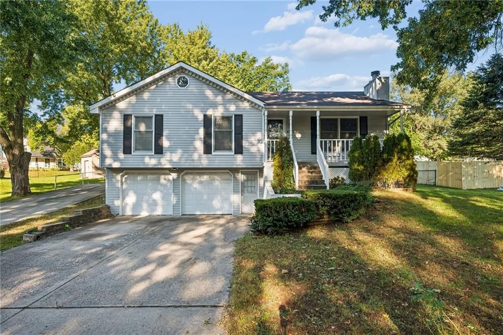 6906 N CHAS Drive, Pleasant Valley, MO