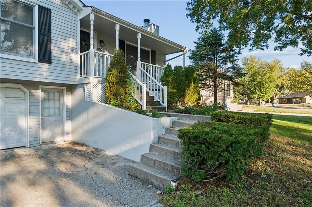 6906 N CHAS Drive, Pleasant Valley, MO: listing photo 2