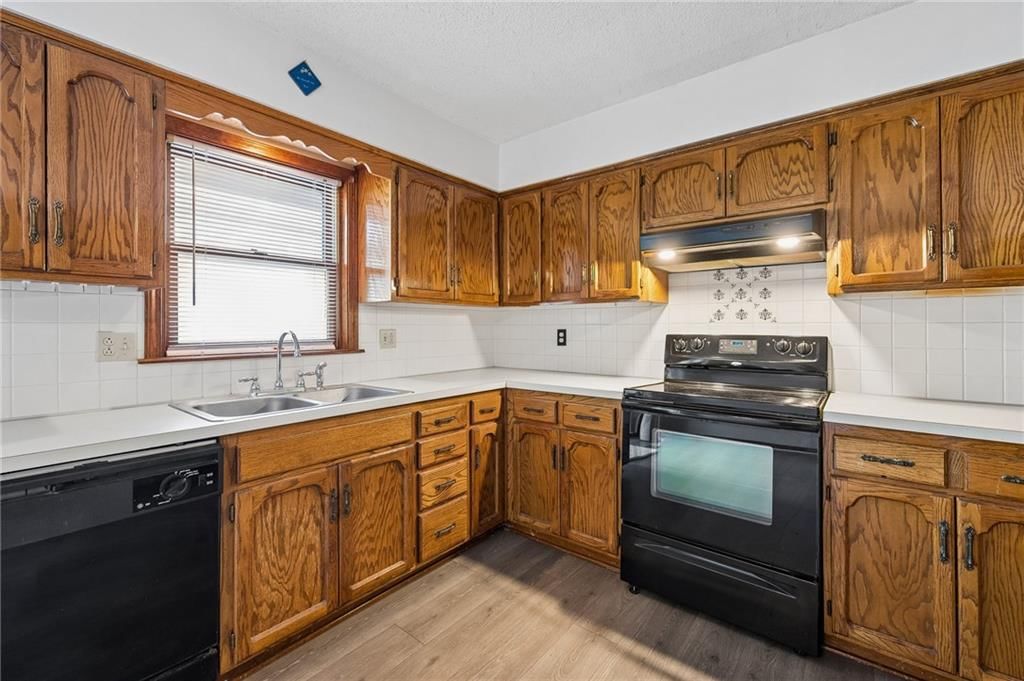 Photo 9 of 30 - 6906 N CHAS Drive, Pleasant Valley, MO 64068
