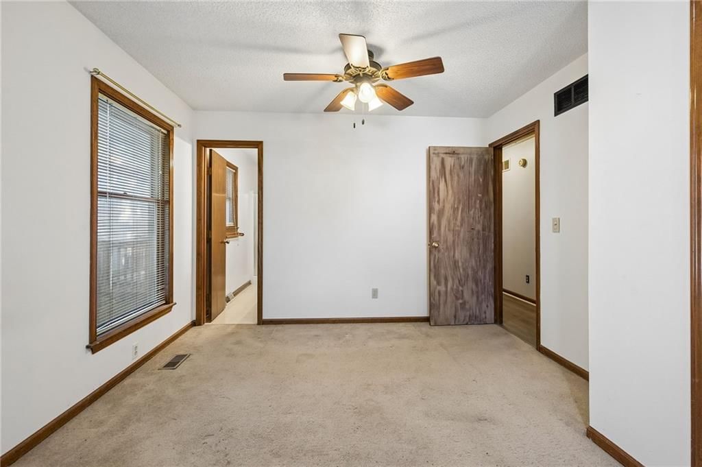 Photo 15 of 30 - 6906 N CHAS Drive, Pleasant Valley, MO 64068