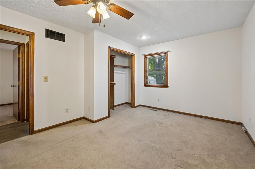 Photo 13 of 30 - 6906 N CHAS Drive, Pleasant Valley, MO 64068