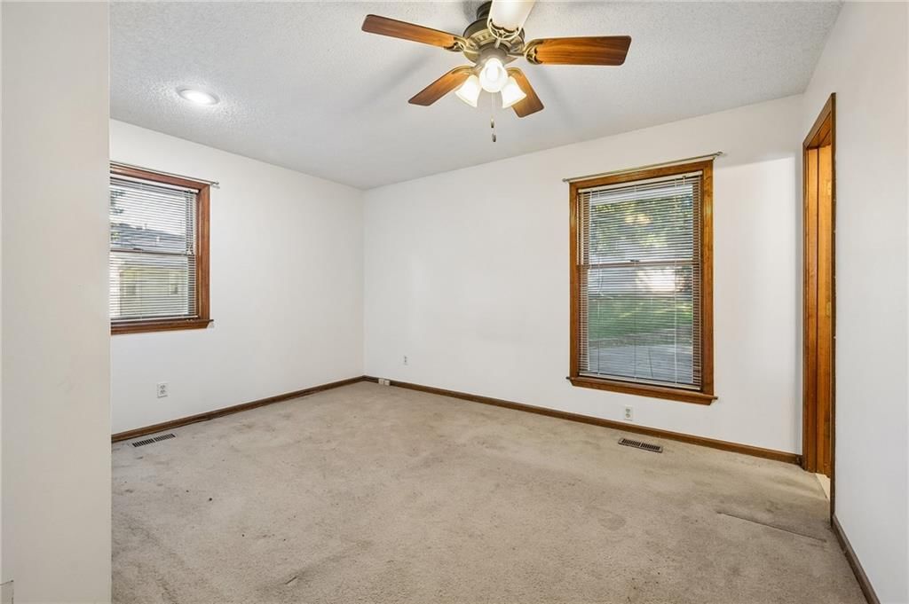 Photo 12 of 30 - 6906 N CHAS Drive, Pleasant Valley, MO 64068