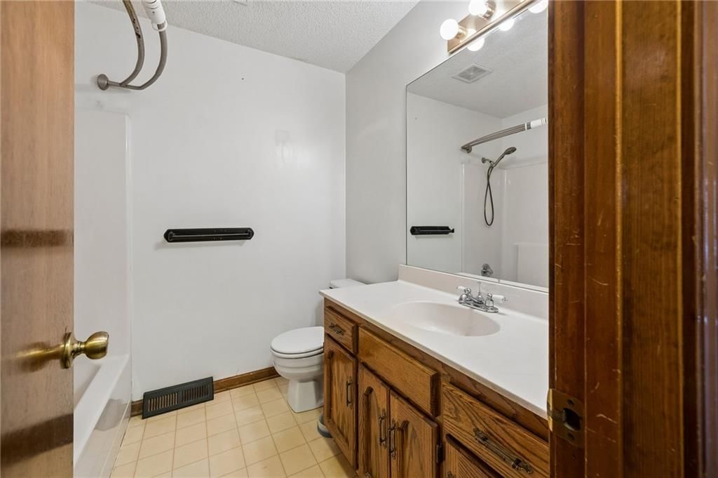 Photo 21 of 30 - 6906 N CHAS Drive, Pleasant Valley, MO 64068