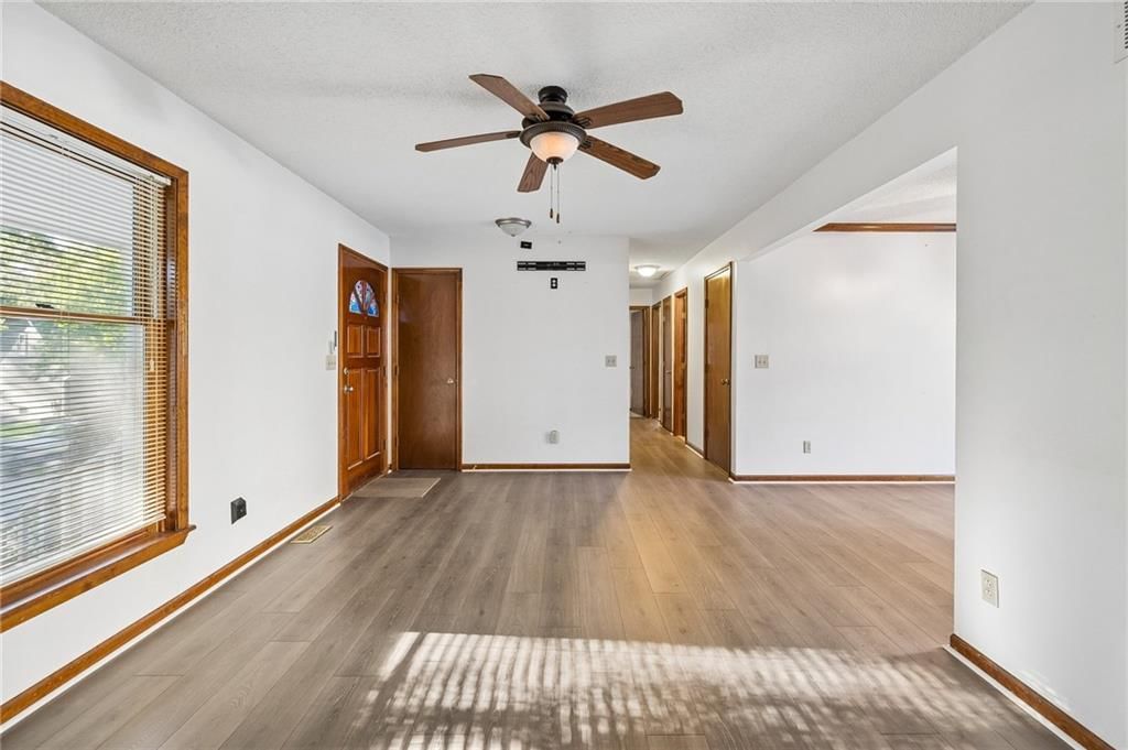 Photo 6 of 30 - 6906 N CHAS Drive, Pleasant Valley, MO 64068