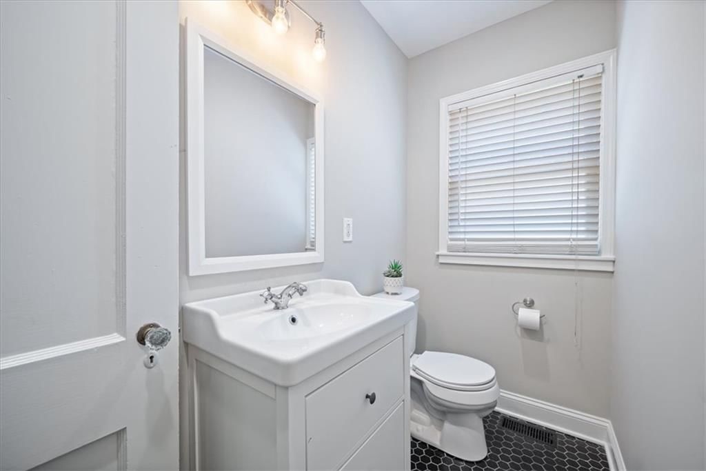 Photo 27 of 53 - 211 E 66TH Street, Kansas City, MO 64113