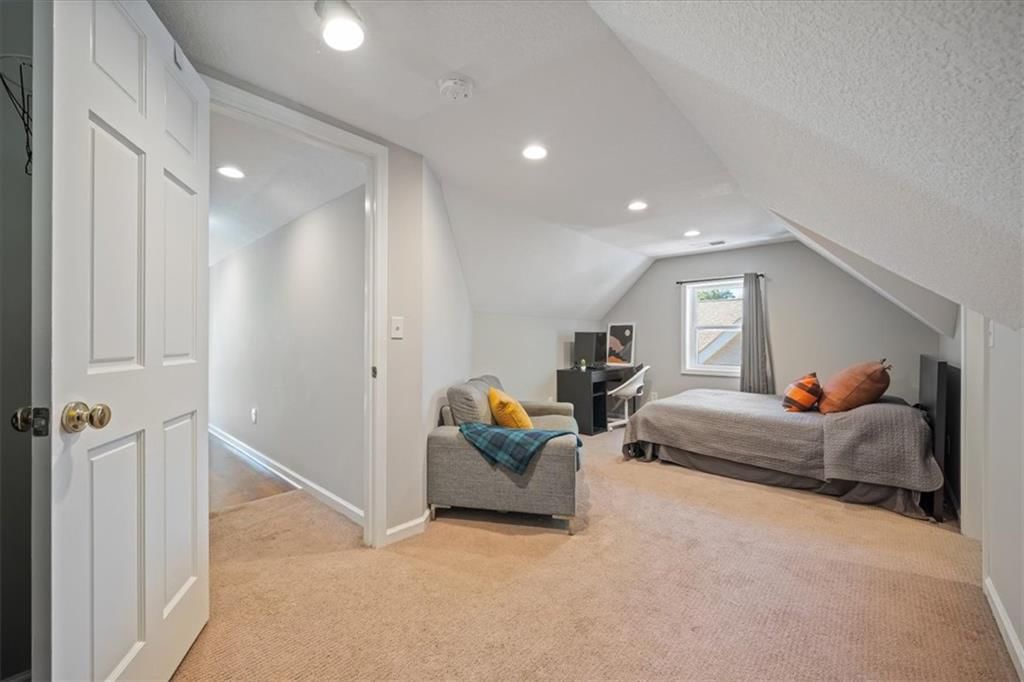 Carpet at 211 E 66TH Street, Kansas City, MO 64113