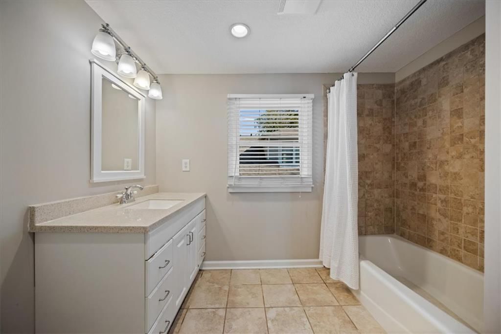 Photo 30 of 53 - 211 E 66TH Street, Kansas City, MO 64113
