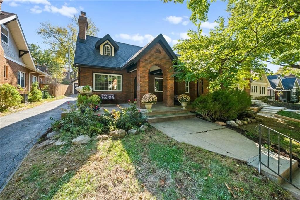 211 E 66TH Street, Kansas City, MO: listing photo 2