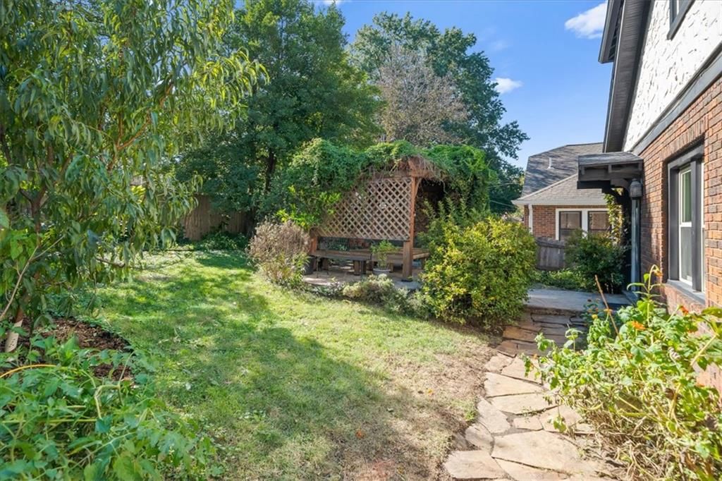 Photo 46 of 53 - 211 E 66TH Street, Kansas City, MO 64113