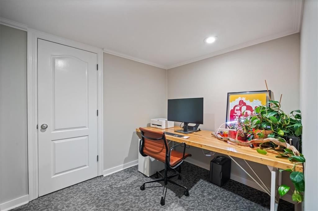 Home office at 211 E 66TH Street, Kansas City, MO 64113