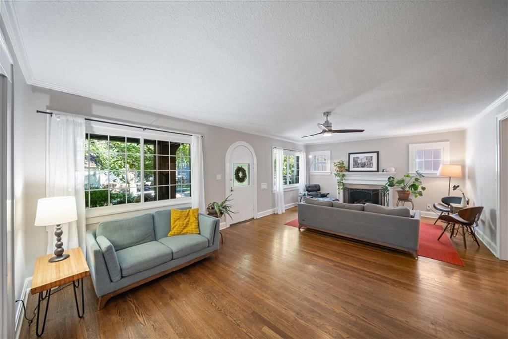 Photo 11 of 53 - 211 E 66TH Street, Kansas City, MO 64113