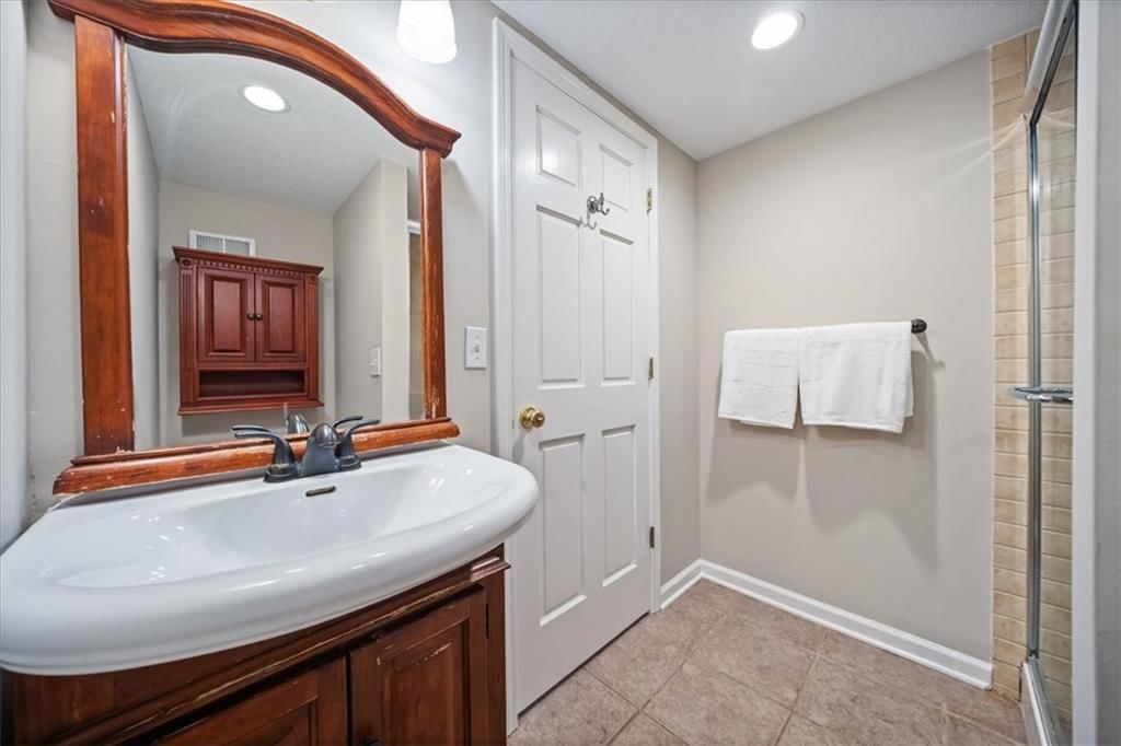 Photo 36 of 53 - 211 E 66TH Street, Kansas City, MO 64113