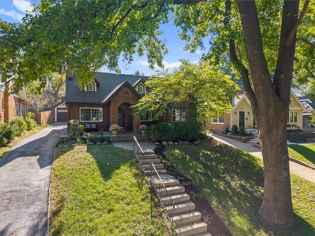 211 E 66TH Street, Kansas City, MO