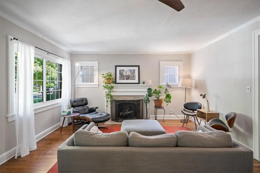 Photo 9 of 53 - 211 E 66TH Street, Kansas City, MO 64113