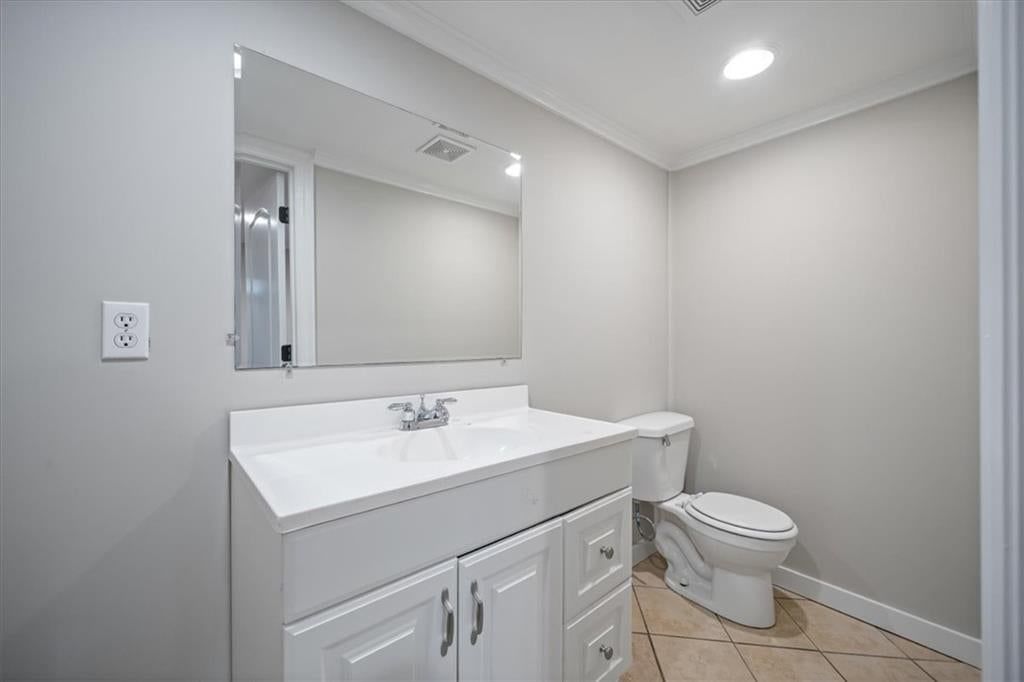 Photo 41 of 53 - 211 E 66TH Street, Kansas City, MO 64113