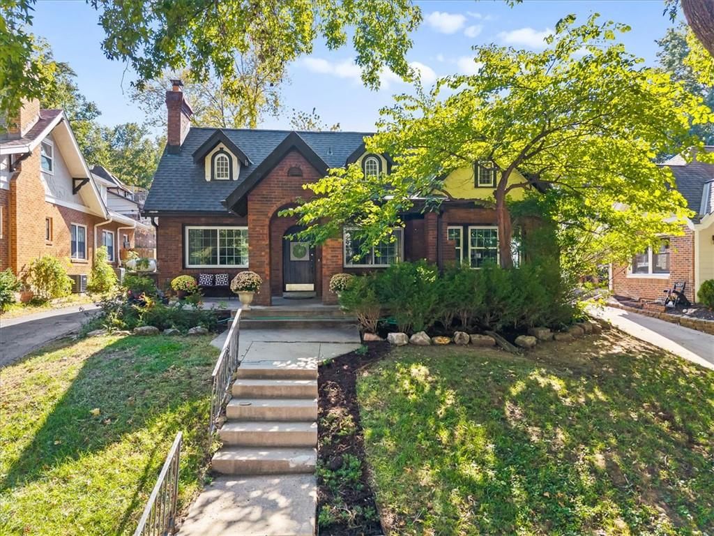 211 E 66TH Street, Kansas City, MO: listing photo 3