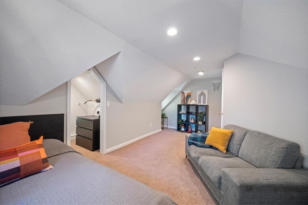Photo 33 of 53 - 211 E 66TH Street, Kansas City, MO 64113