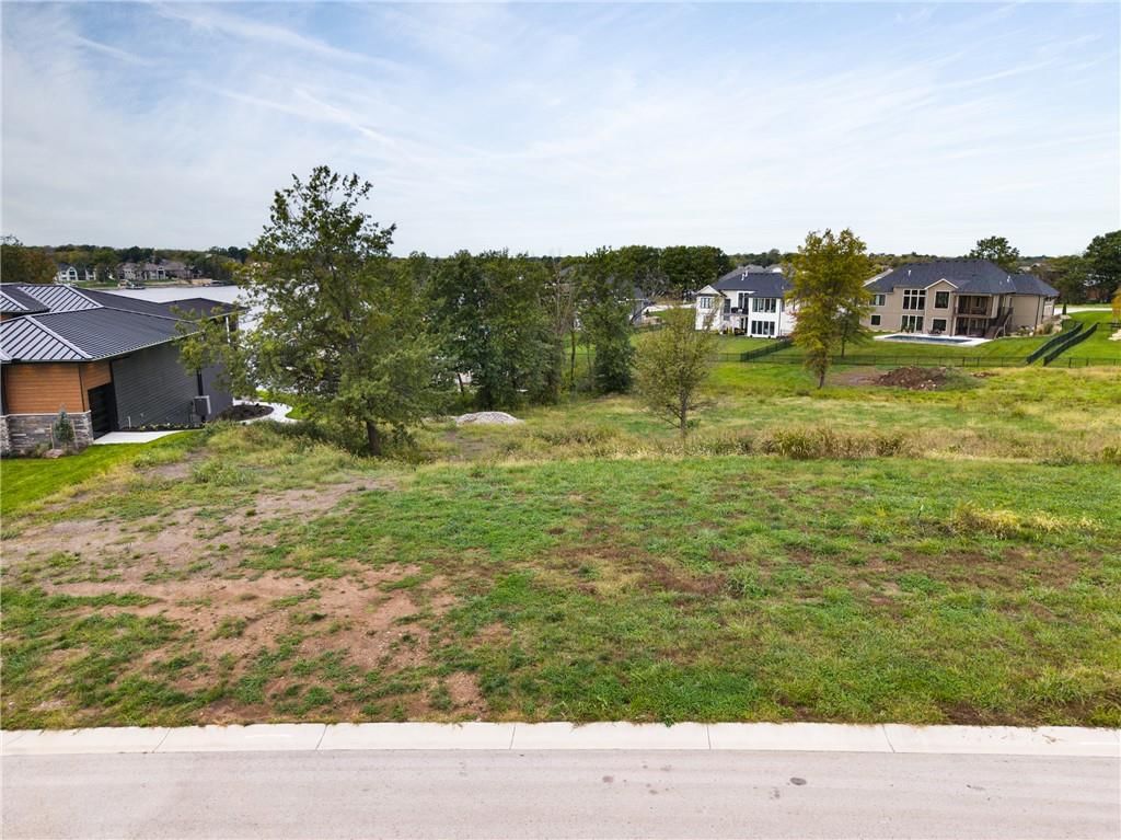 18 Tomahawk Circle, Lee's Summit, MO