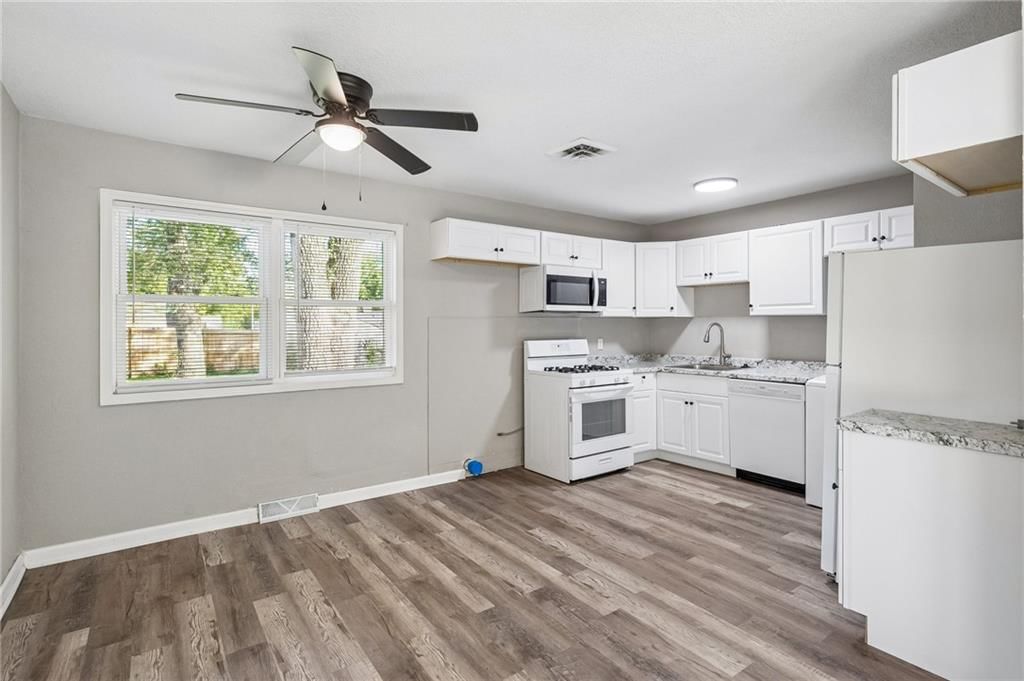 Photo 9 of 25 - 11305 Mckinley Avenue, Kansas City, MO 64134