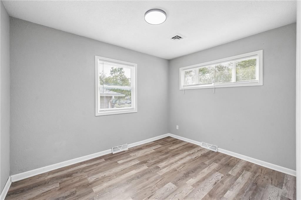 Photo 16 of 25 - 11305 Mckinley Avenue, Kansas City, MO 64134