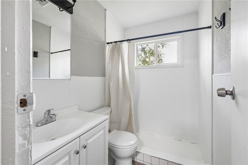 Photo 15 of 25 - 11305 Mckinley Avenue, Kansas City, MO 64134
