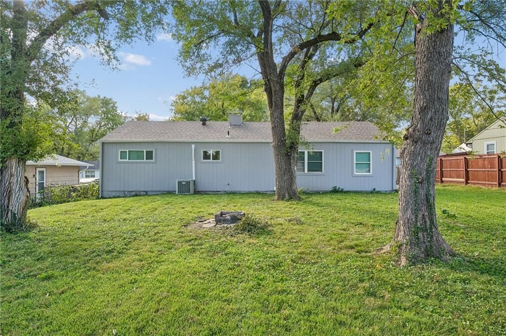 Photo 24 of 25 - 11305 Mckinley Avenue, Kansas City, MO 64134
