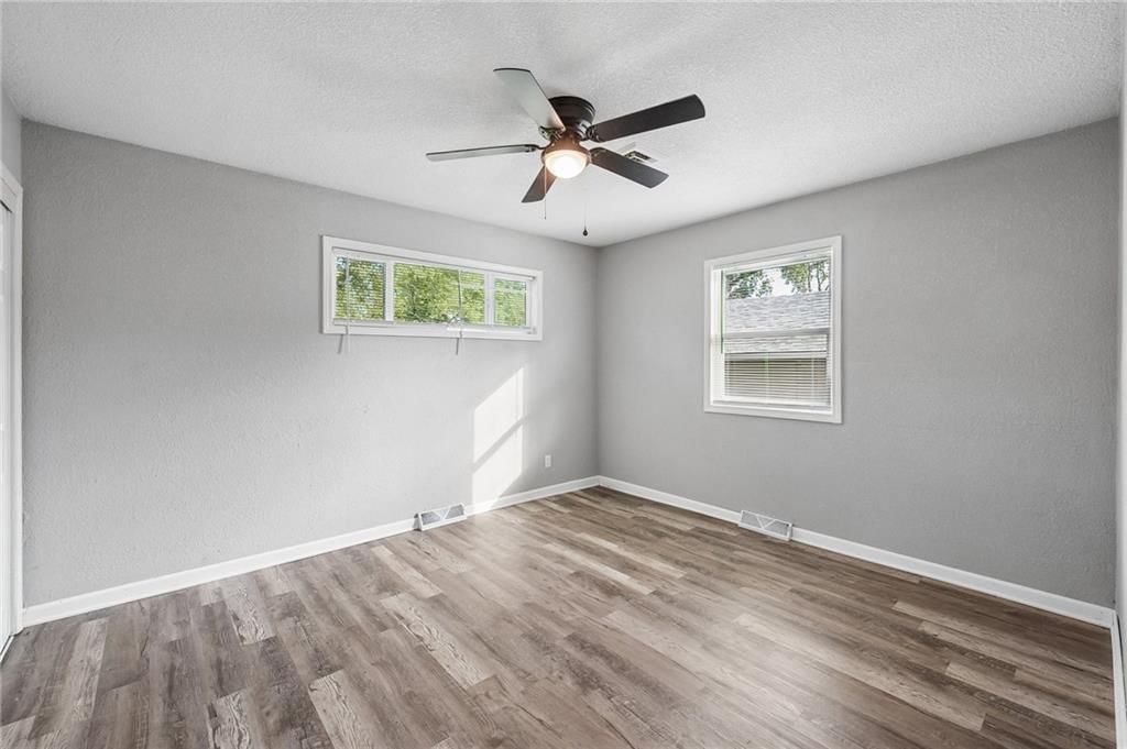 Photo 20 of 25 - 11305 Mckinley Avenue, Kansas City, MO 64134
