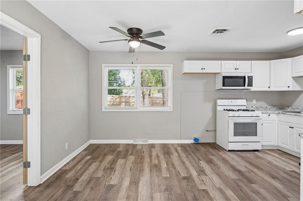 Photo 10 of 25 - 11305 Mckinley Avenue, Kansas City, MO 64134