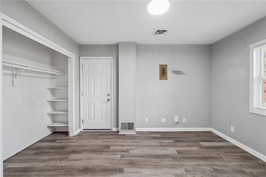 Photo 14 of 25 - 11305 Mckinley Avenue, Kansas City, MO 64134