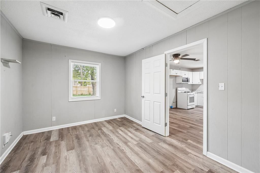 Photo 13 of 25 - 11305 Mckinley Avenue, Kansas City, MO 64134
